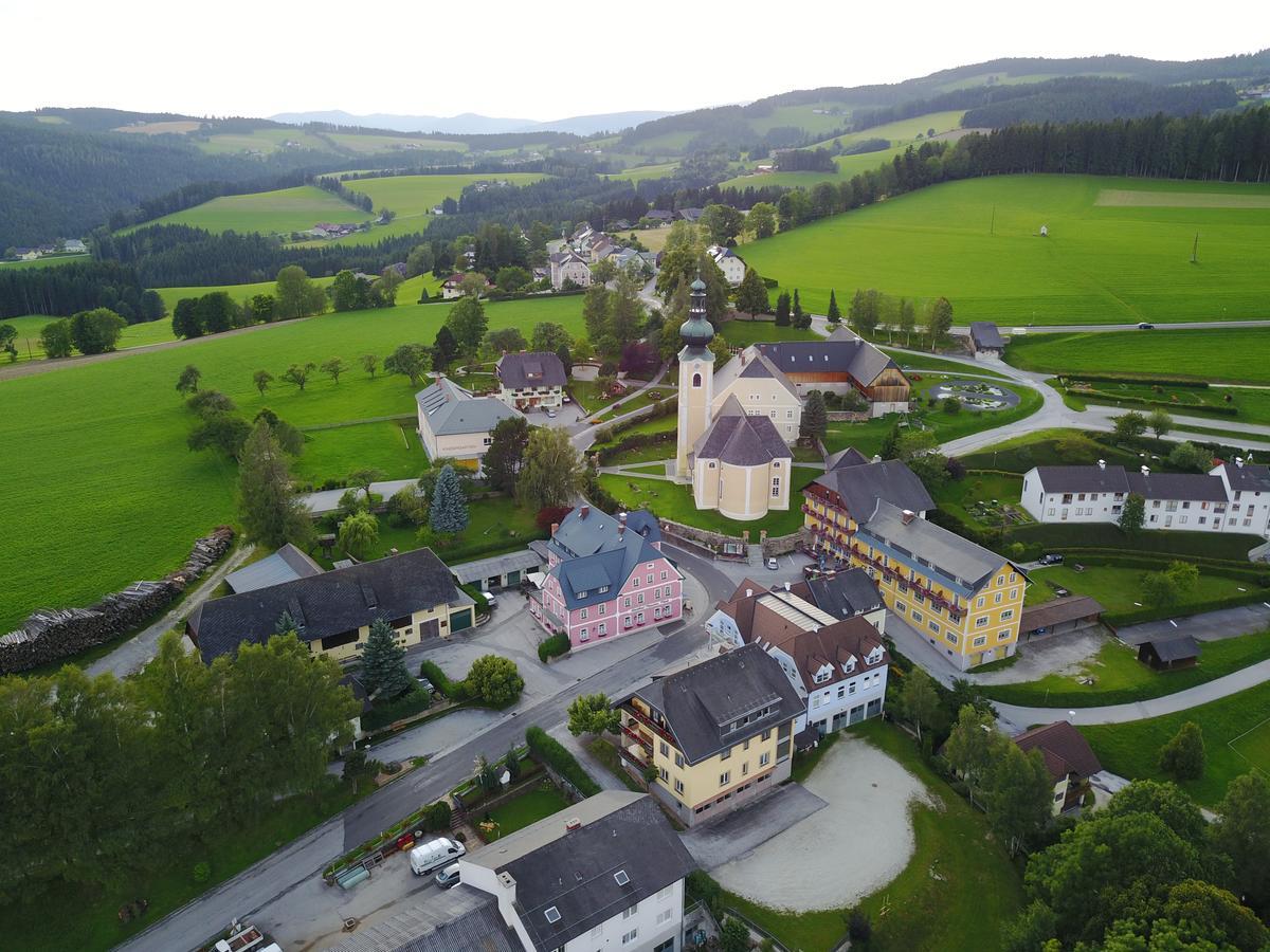 Gasthof Lueger Hotel Sankt Jakob im Walde Exterior photo